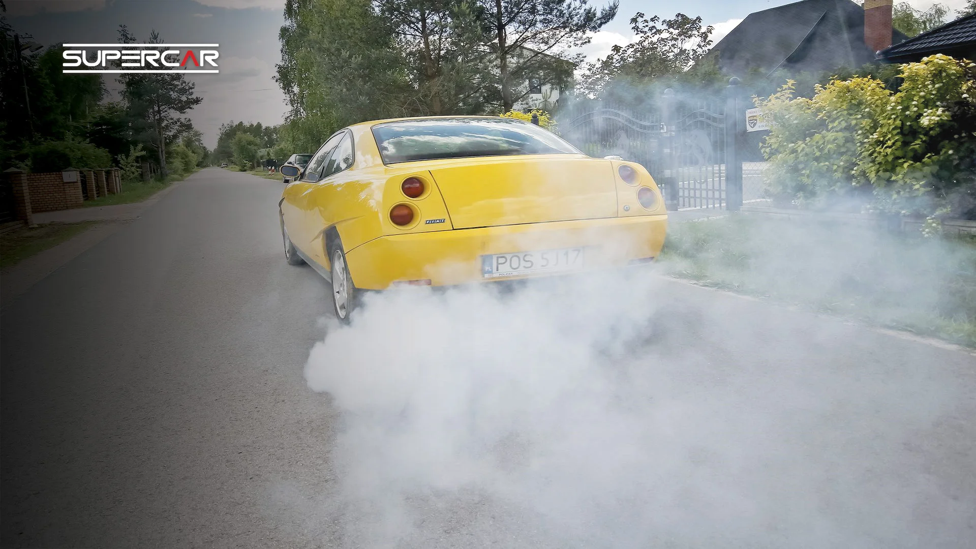 Ống xả ô tô kêu to bất thường, có khói